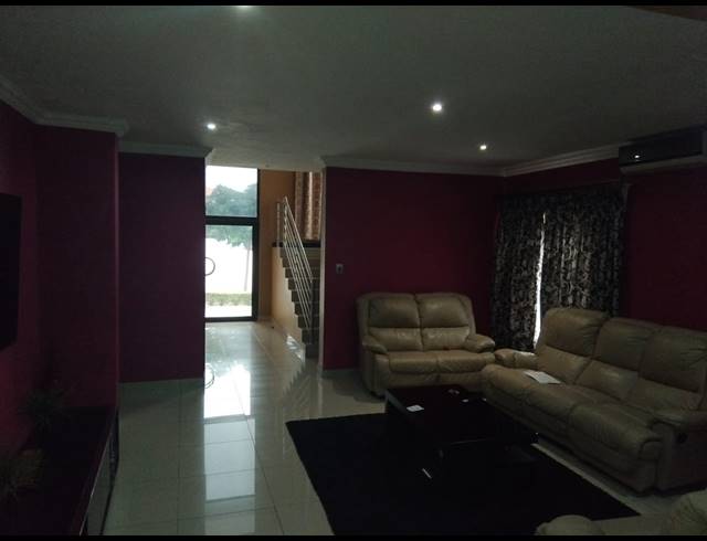 4 BEDROOM FREEHOLD FOR SALE IN WOODHILL ESTATE